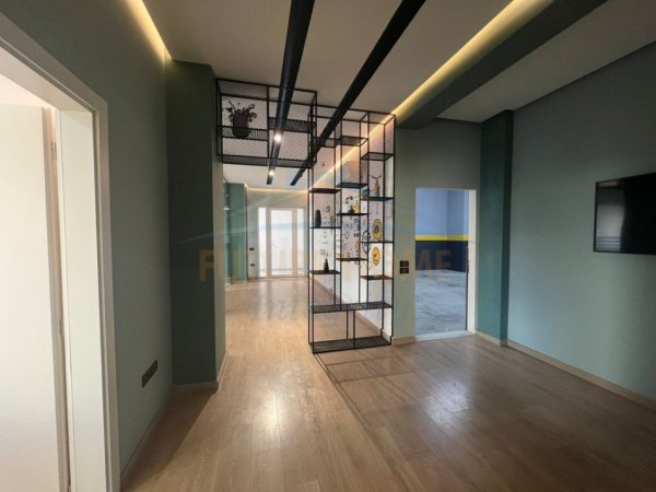 Shqiperi, jepet me qera ambjent biznesi Kati 0, 260 m² 1.800 € (Liqeni i Thate)