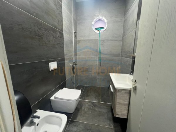 Shqiperi, jepet me qera ambjent biznesi Kati 0, 260 m² 1.800 € (Liqeni i Thate)