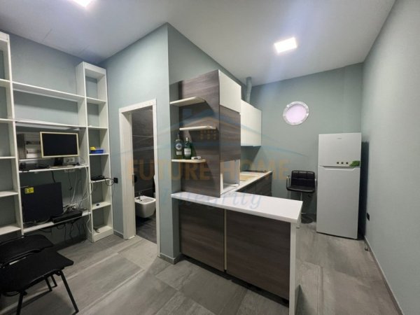 Shqiperi, jepet me qera ambjent biznesi Kati 0, 260 m² 1.800 € (Liqeni i Thate)