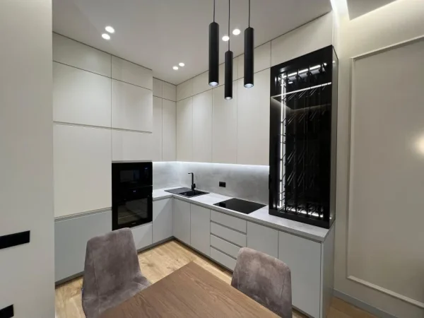 Tirane, jepet me qera apartament 1+1+Ballkon Kati 8, 75 m² 850 € (Rruga e Kavajes)