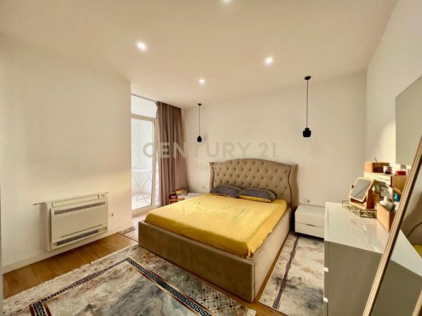 Tirane, jepet me qera apartament duplex 2+1+Aneks+Ballkon Kati 1, 140 m² 1.100 € 