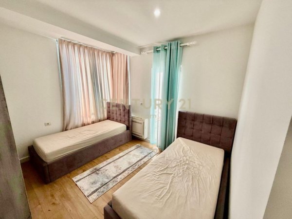 Tirane, jepet me qera apartament duplex 2+1+Aneks+Ballkon Kati 1, 140 m² 1.100 € 