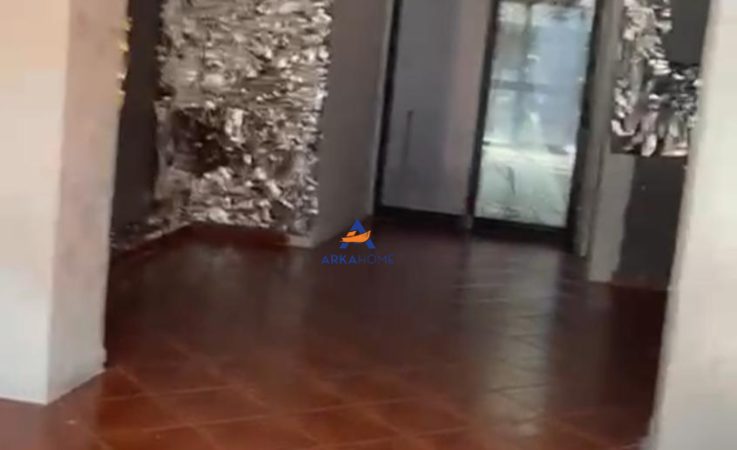 Tirane, jepet me qera ambjent biznesi Kati 0, 47 m² 415 € 