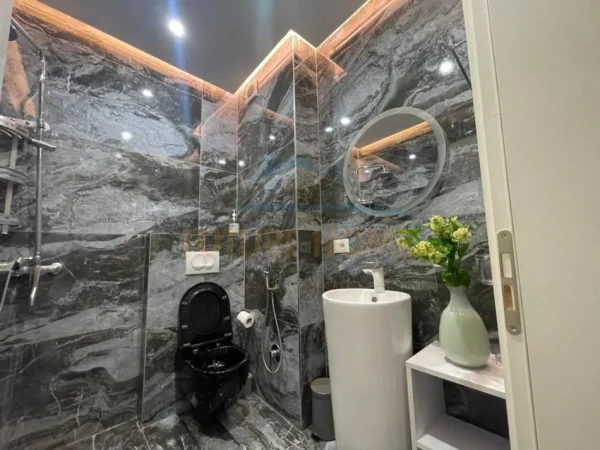Tirane, shitet apartament 3+1+Ballkon Kati 3, 130 m² 390.000 € (Rruga e Elbasanit)