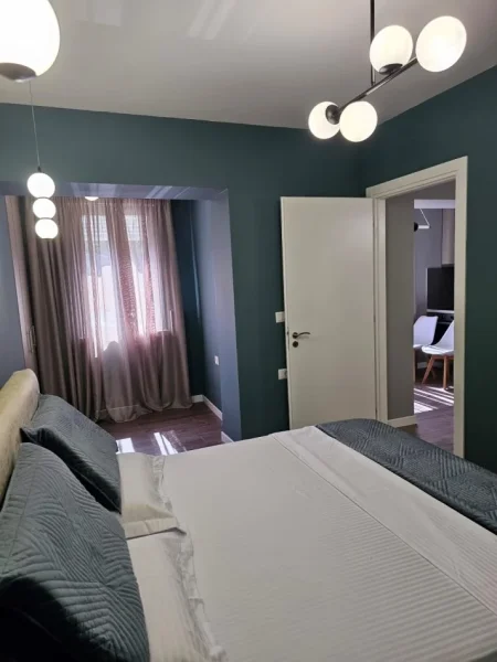 Tirane, jepet me qera apartament 1+1 Kati 5, 70 m² 700 € (Ish godina Psd)