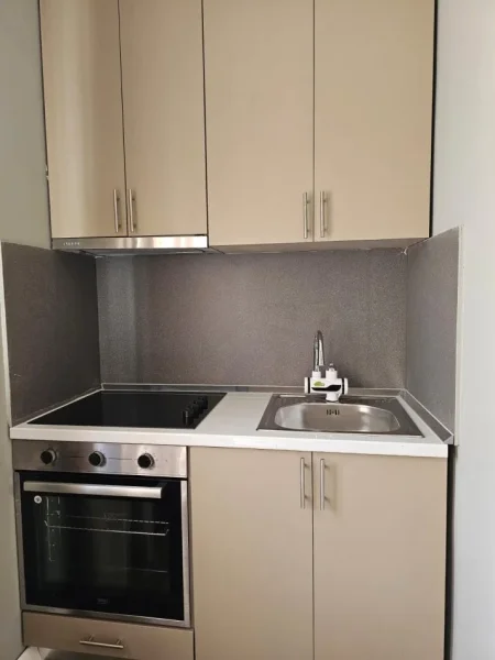 Tirane, jepet me qera apartament 1+1 Kati 5, 70 m² 700 € (Ish godina Psd)