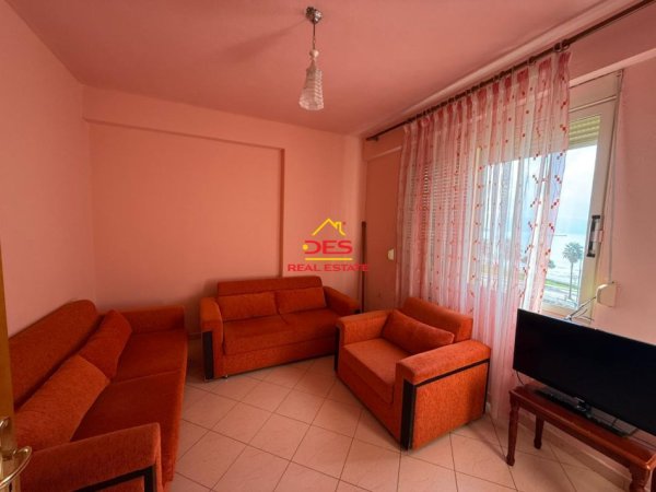 Vlore, jepet me qera apartament 1+1+Ballkon Kati 4, 70 m² 350 € (Lungomare)