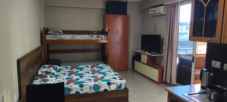 Durres, jepet me qera garsonier 1+1 Kati 1, 250 € (pavaresia plazh)