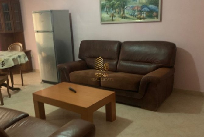Tirane, jepet me qera shtepi 1+1 Kati 2, 55 m² 400 € (Rruga Vangjerl Meksi)