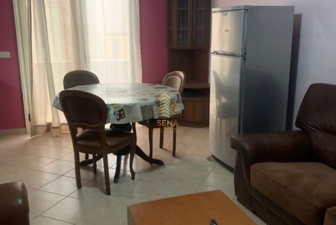 Tirane, jepet me qera shtepi 1+1 Kati 2, 55 m² 400 € (Rruga Vangjerl Meksi)