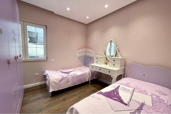 Tirane, jepet me qera apartament 2+1+Ballkon Kati 1, 120 m² 1.000 € (Rruga e Durresit)