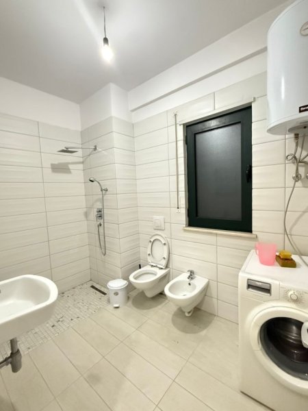 Tirane, jepet me qera apartament 2+1+Ballkon Kati 2, 108 m² 600 € (Kompleksi Green City)