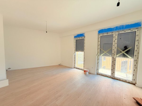 Tirane, jepet me qera apartament 1+1 Kati 9, 65 m² 370 € (Orbitali)