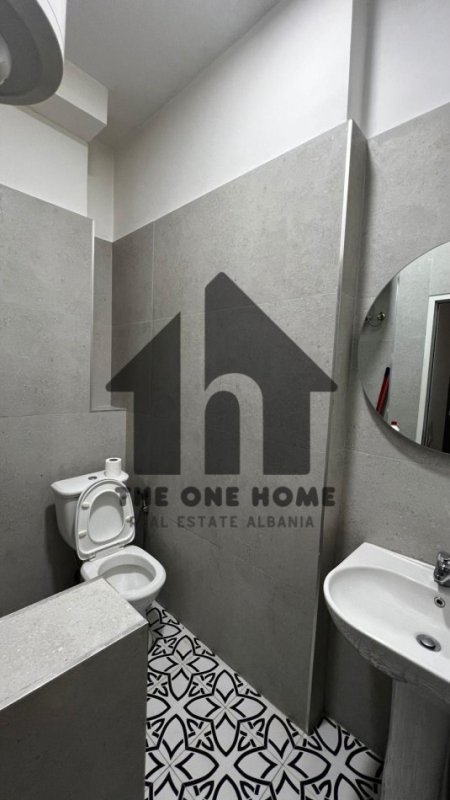 Tirane, jepet me qera apartament 1+1+Ballkon Kati 2, 70 m² 500 € (Rruga Barrikadave)