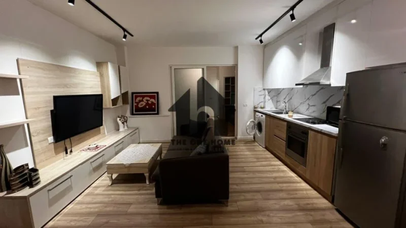 Tirane, jepet me qera apartament 1+1+Ballkon Kati 2, 70 m² 500 € (Rruga Barrikadave)