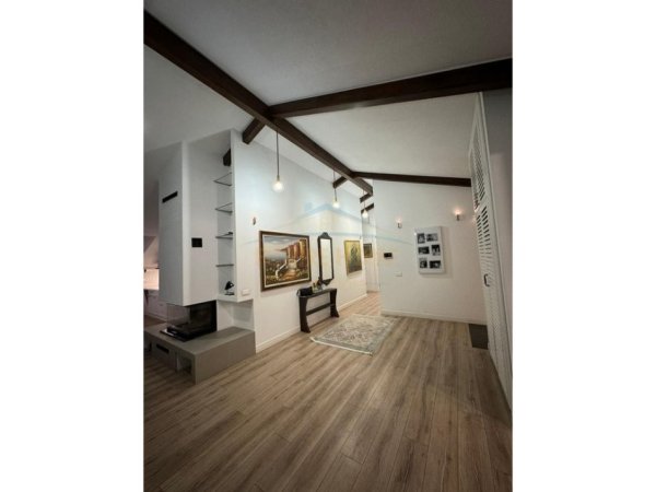 Tirane, jepet me qera apartament 3+1+Ballkon Kati 3, 113 m² 2.200 € (TEG)