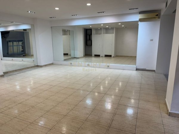 Tirane, jepet me qera dyqan Kati -1, 60 m² 750 € (RTSH)