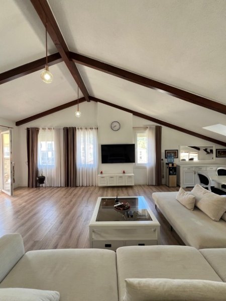 Tirane, jepet me qera apartament 3+1 , 2.200 € (teg , mullet)