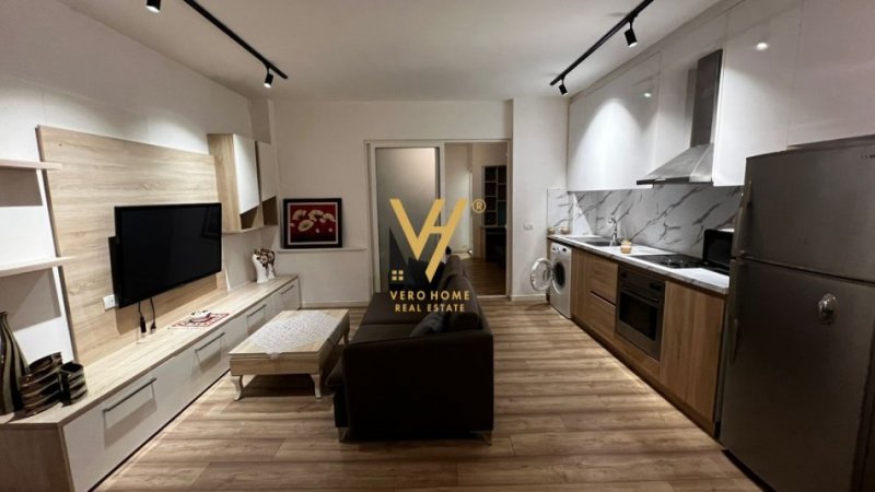 Tirane, jepet me qera apartament 1+1+Ballkon Kati 1, 60 m² 500 € (BARRIKADA)