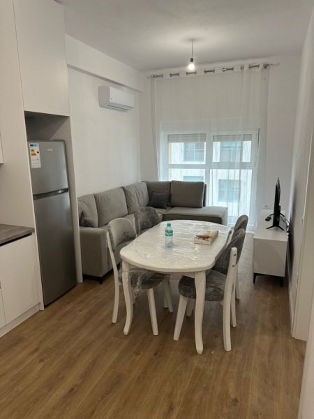 Tirane, jepet me qera apartament 1+1+Ballkon Kati 8, 80 m² 420 € (Ali Demi)