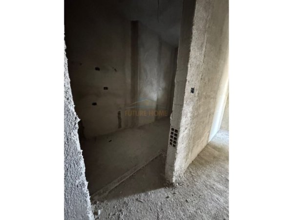 Tirane, shitet apartament 2+1 Kati 1, 159.000 € (Fusha Aviacionit, perballe me shkollen Dhora Leka)