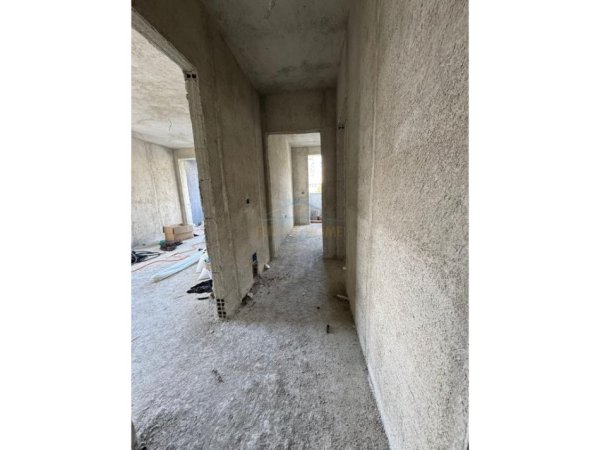 Tirane, shitet apartament 2+1 Kati 1, 159.000 € (Fusha Aviacionit, perballe me shkollen Dhora Leka)