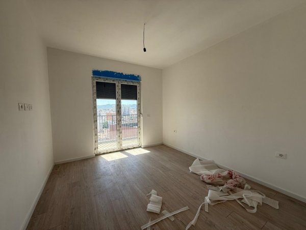 Tirane, jepet me qera apartament 2+1 , 95 m² 470 € (Kompleksi Orbitali)
