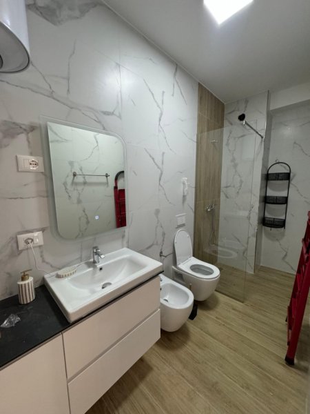 Tirane, jepet me qera apartament 1+1 Kati 6, 550 € 