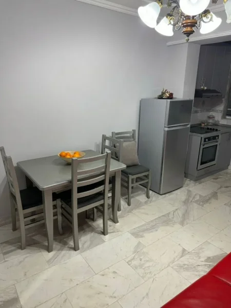 Tirane, jepet me qera apartament 1+1 Kati 2, 59 m² 550 € (Vasil Shanto.)