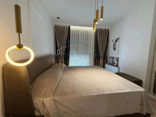 Tirane, shitet apartament 2+1+Ballkon Kati 10, 138 m² 300.000 € (Oxhaku)