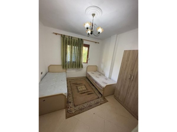 Tirane, jepet me qera shtepi 3+1 Kati 0, 1.000 m² 600 € (Casa Italia)