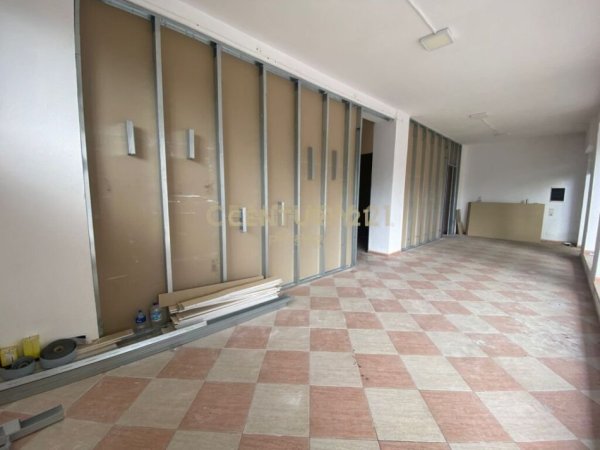 Tirane, jepet me qera ambjent biznesi Kati 1, 300 m² 2.000 € (Prane Ministrise se Jashtme)