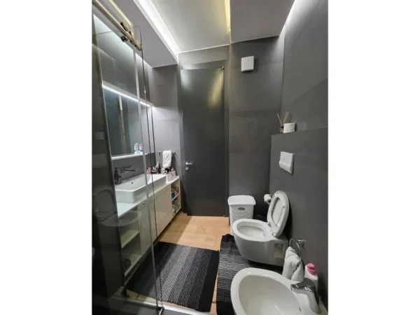 Tirane, shitet apartament 2+1+Ballkon , 112 m² 350.000 € (Kompleksi Kika 2)