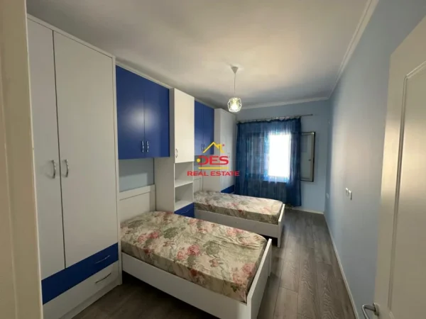 Vlore, jepet me qera apartament 2+1+Ballkon Kati 3, 100 m² 500 € (Rruga Gjergj Kastrioti)