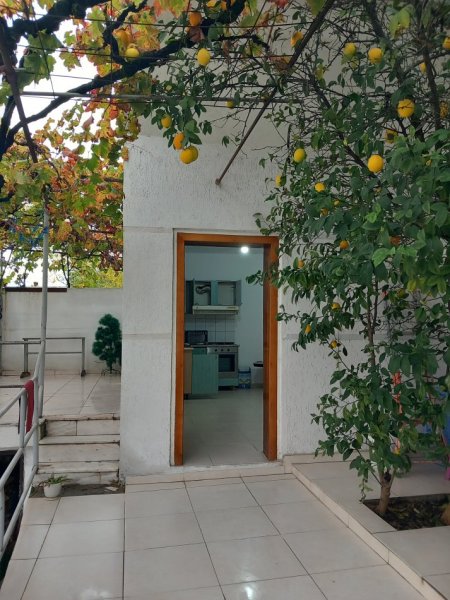 Tirane, jepet me qera shtepi 2+1 Kati 1, 320 €