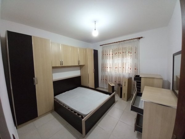 Tirane, jepet me qera shtepi 2+1 Kati 1, 320 €
