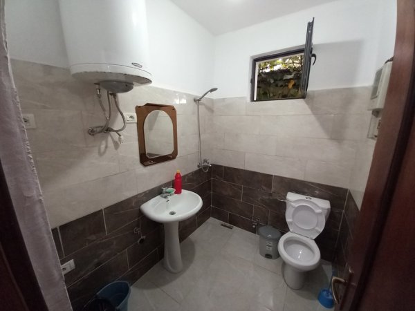 Tirane, jepet me qera shtepi 2+1 Kati 1, 320 €