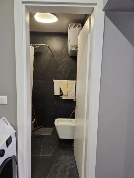 Tirane, jepet me qera apartament 1+1+Ballkon Kati 1, 50 m² 700 € (RRUGA FORTUZI)