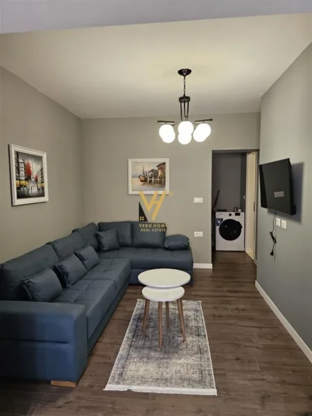 Tirane, jepet me qera apartament 1+1+Ballkon Kati 1, 50 m² 700 € (RRUGA FORTUZI)