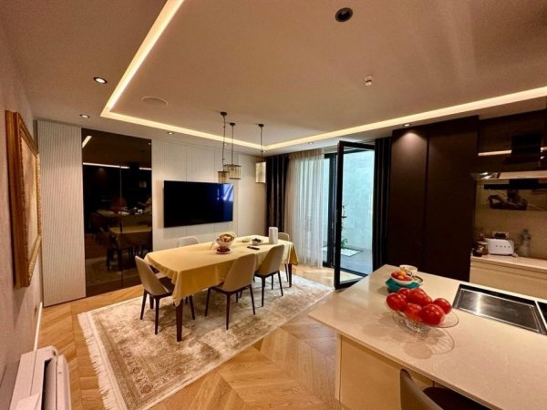 Tirane, shes Vile 3+1+Ballkon Kati 1, 297 m² 1.000.000 € (TEG)