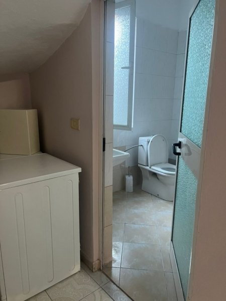 Tirane, jepet me qera apartament 1+1+Ballkon Kati 1, 90 m² 400 € (Laprake)