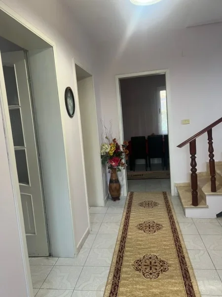 Tirane, jepet me qera apartament 1+1+Ballkon Kati 1, 90 m² 400 € (Laprake)
