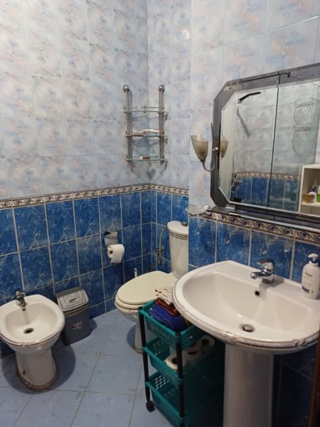 Tirane, jepet me qera apartament 2+1 Kati 8, 110 m², 65000 leke(Selvia)