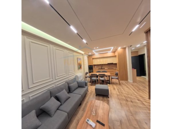 Tirane, jepet me qera apartament 2+1+Ballkon Kati 1, 116 m² 1.500 € (Liqeni i Thate)