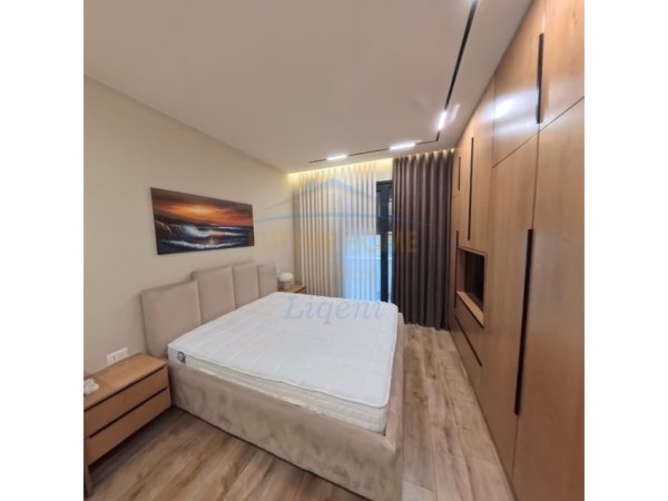 Tirane, jepet me qera apartament 2+1+Ballkon Kati 1, 116 m² 1.500 € (Liqeni i Thate)