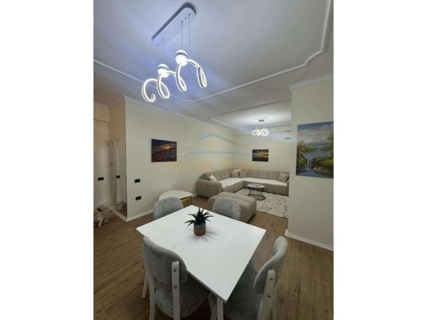 Tirane, jepet me qera apartament 1+1 Kati 3, 75 m² 600 € (Rruga e dibres)