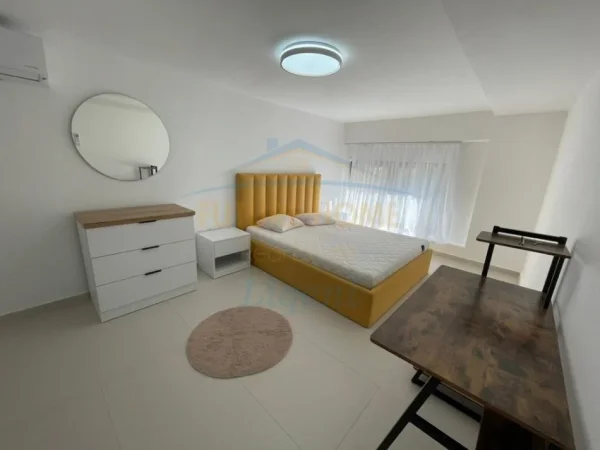 Tirane, jepet me qera apartament duplex 3+1+Ballkon Kati 0, 160 m² 1.470 € (Kodra e Diellit)