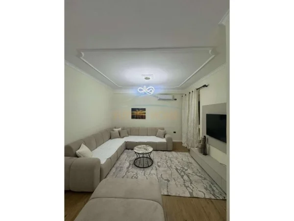 Tirane, jepet me qera apartament 1+1+Ballkon Kati 3, 75 m² 600 € 