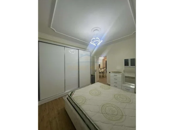 Tirane, jepet me qera apartament 1+1+Ballkon Kati 3, 75 m² 600 € 