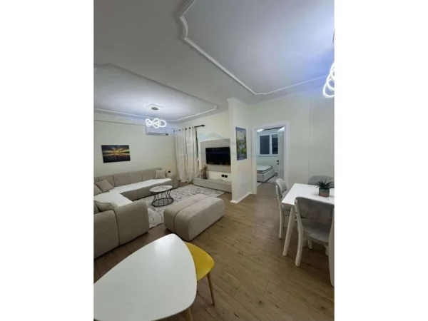 Tirane, jepet me qera apartament 1+1+Ballkon Kati 3, 75 m² 600 € 